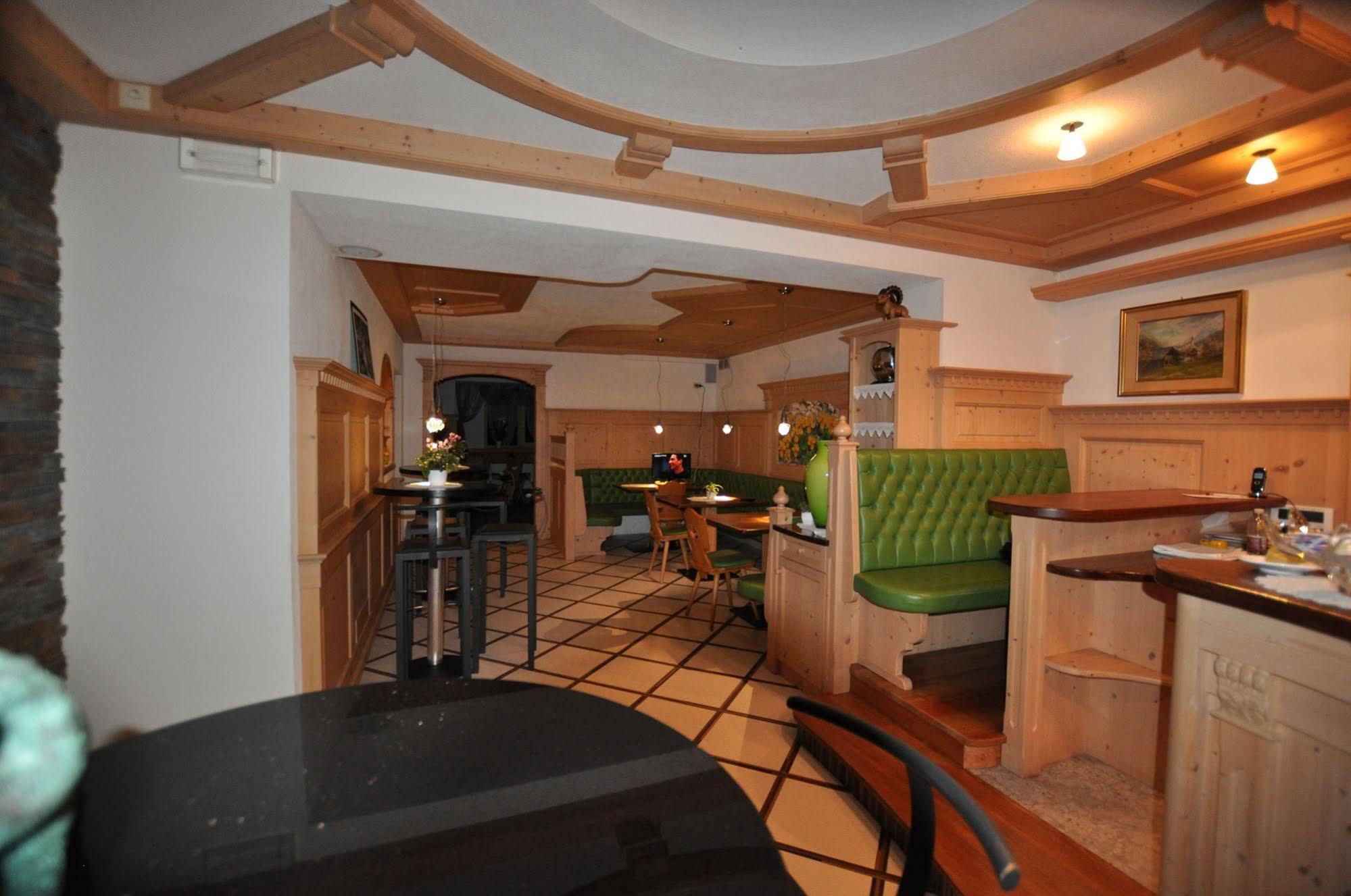 Piccolo Hotel Claudia No Pets Сан-Виджилио-ди-Мареббе Экстерьер фото